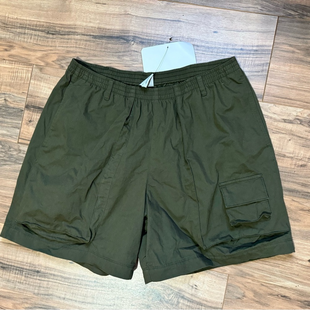 Nike Life  Men's Cargo Shorts Olive Green Medium